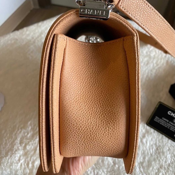 Chanel Boy Bag in Tan Caviar leather - Picture 6 of 7